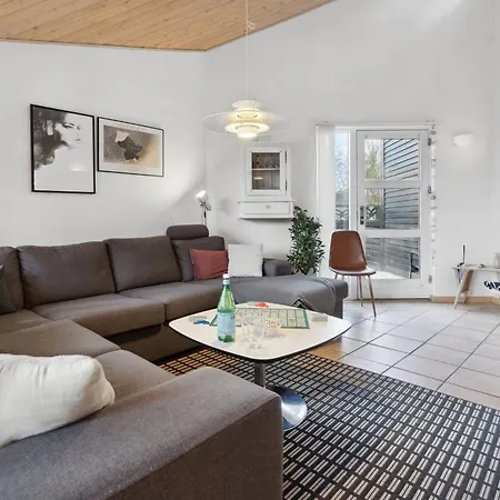 Amanda - 30km From The Sea By Interhome