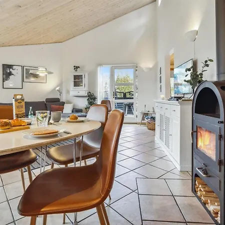 Сasa de vacaciones Amanda - 30km From The Sea By Interhome *